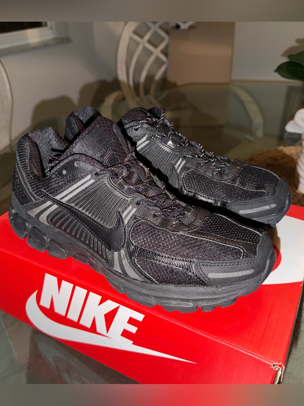 Nike Zoom Vomero 5 size 9M/10.5W